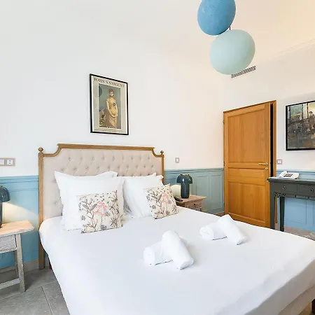 Le Pavillon Ponthieu - Champs-elysees * Paříž