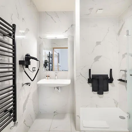 Le Pavillon Ponthieu - Champs-elysees