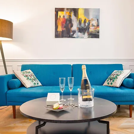 Le Pavillon Ponthieu - Champs-elysees * Paříž