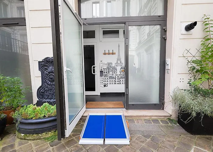 Le Pavillon Ponthieu - Champs-elysees