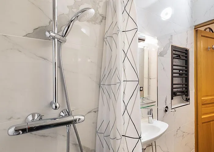 Le Pavillon Ponthieu - Champs-elysees Paris