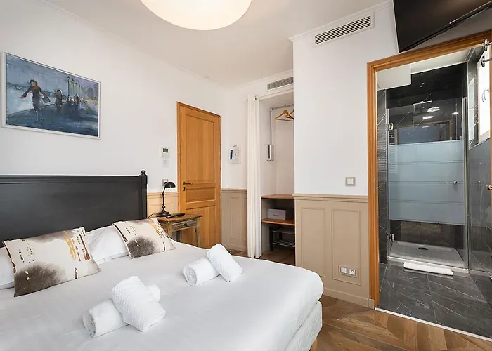 Le Pavillon Ponthieu - Champs-elysees