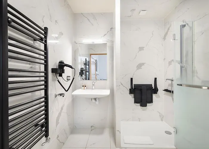 Le Pavillon Ponthieu - Champs-elysees