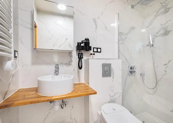 Le Pavillon Ponthieu - Champs-elysees