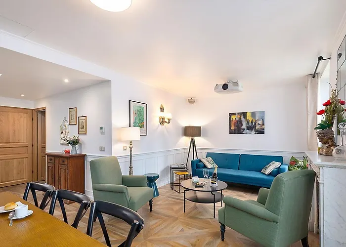 Le Pavillon Ponthieu - Champs-elysees *