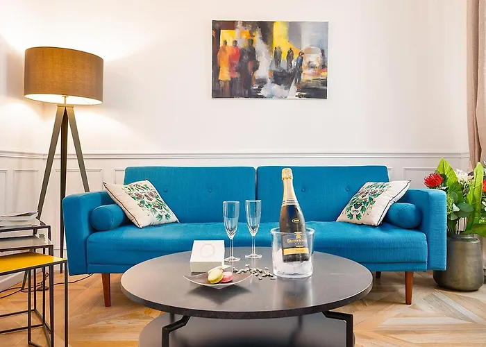 Le Pavillon Ponthieu - Champs-elysees * Paris