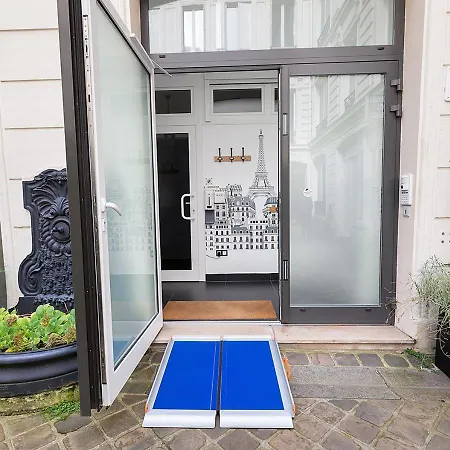 Le Pavillon Ponthieu - Champs-elysees